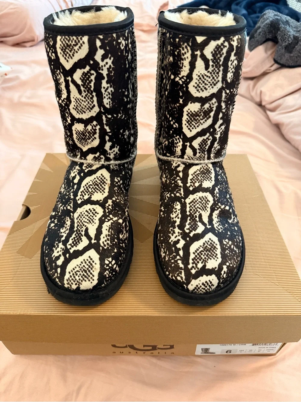 UGG W Classic Short Exotic Snake Boots - Black & Cream